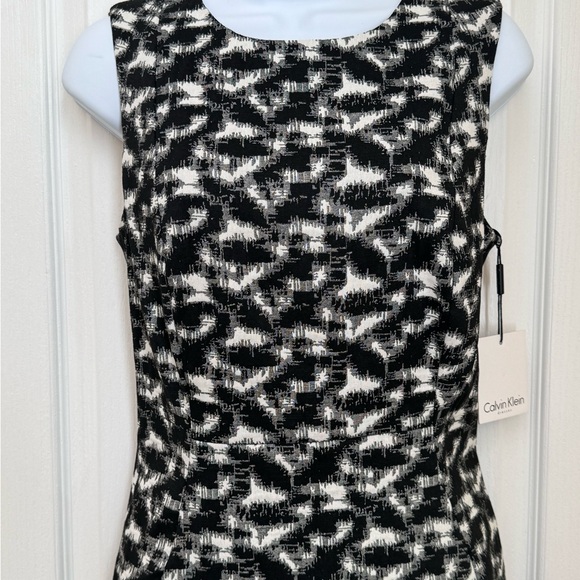 CALVIN KLEIN SHEATH DRESS. BLACK & WHITE GEOMETRIC PATTERN TEXTURED SLIMMING. - Picture 4 of 14